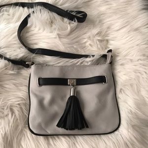 • Nine West Small Bag w Tassel •